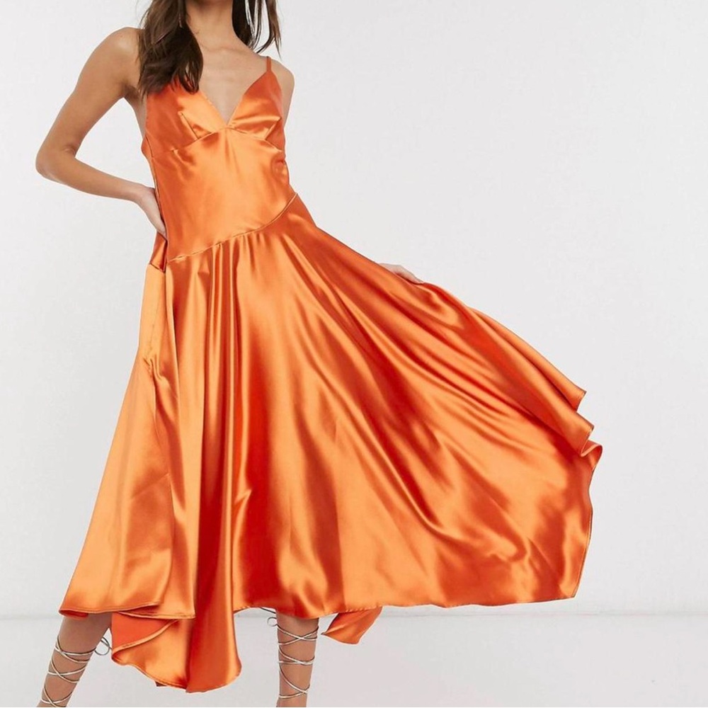 ORANGE SATIN CAMI MIDI DRESS W. SEAM DETAIL.